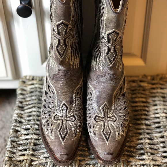 Corral Wing & Cross Boots - Picture 2 of 7